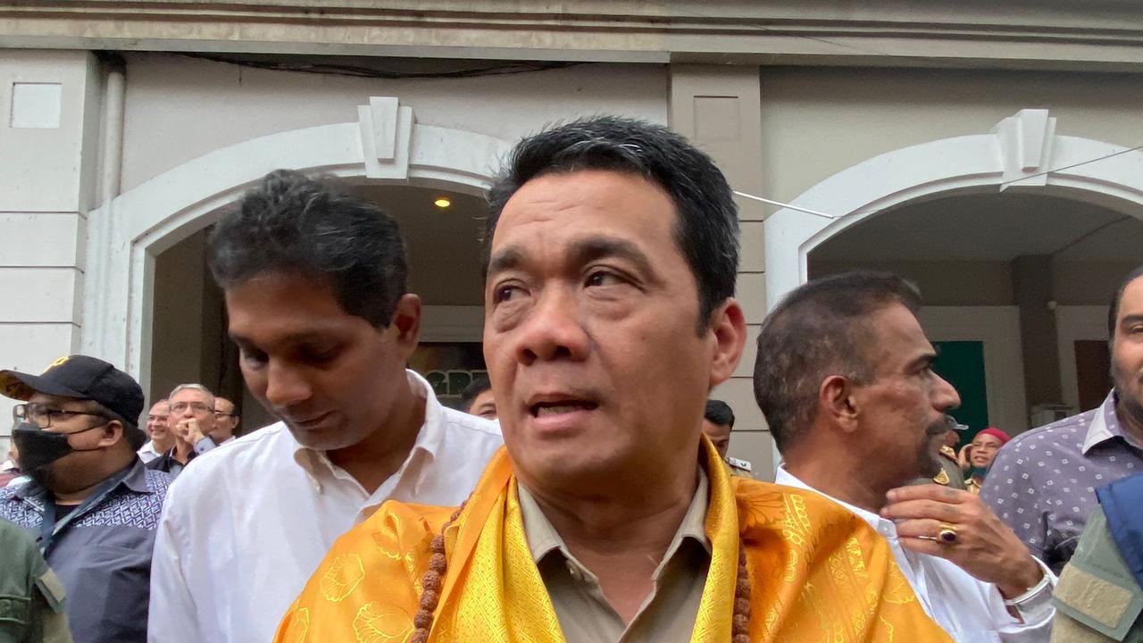 Wakil Gubernur DKI Jakarta, Ahmad Riza Patria saat menghadiri persemian Gapura Little India