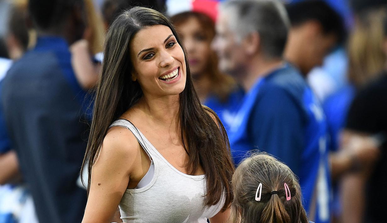 Di balik karir gemilang Barcary Sagna, ada sosok Ludivine Kadri yang menjadi istrinya. Mereka menjalin hubungan ketika masih berusia sangat muda. Barcary Sagna berusia 19 tahun saat menjalin cinta dengan Ludivine Kadri 14 tahun. (AFP/Franck Fife)