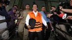 Mantan Bupati Tanah Laut, Adriansyah meninggalkan Gedung KPK, Jakarta, Kamis (6/8). Anggota Komisi IV DPR dari F-PDIP itu diperiksa dalam dugaan kasus suap terkait perizinan tambang batubara di Tanah Laut, Kalimantan Selatan. (Liputan6.com/Helmi Afandi)