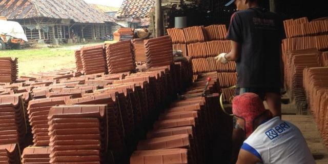KUR BRI Bantu Usaha Genteng di Majalengka Bertahan dan Berkembang di Tengah Persaingan Industri