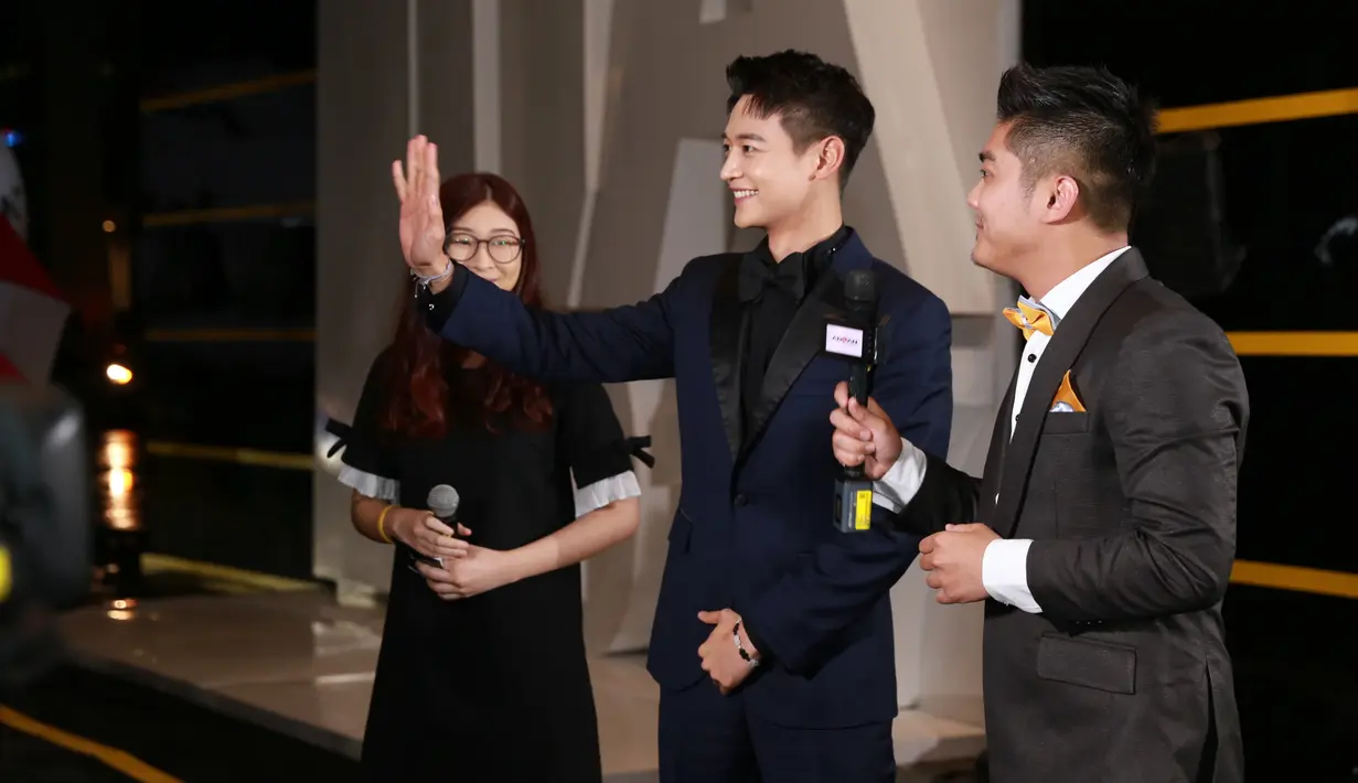 "Aku suka nasi goreng,” ucap Minho SHINee dengan aksen Korea yang dimilikinya hingga membuat para penggemarnya semakin histeris. (Adrian Putra/Bintang.com)
