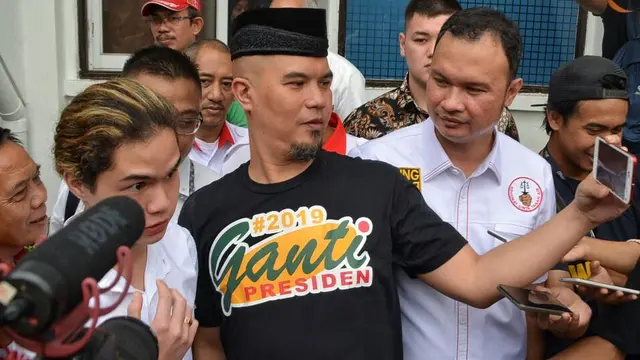 [Bintang] Ahmad Dhani di Persidangan