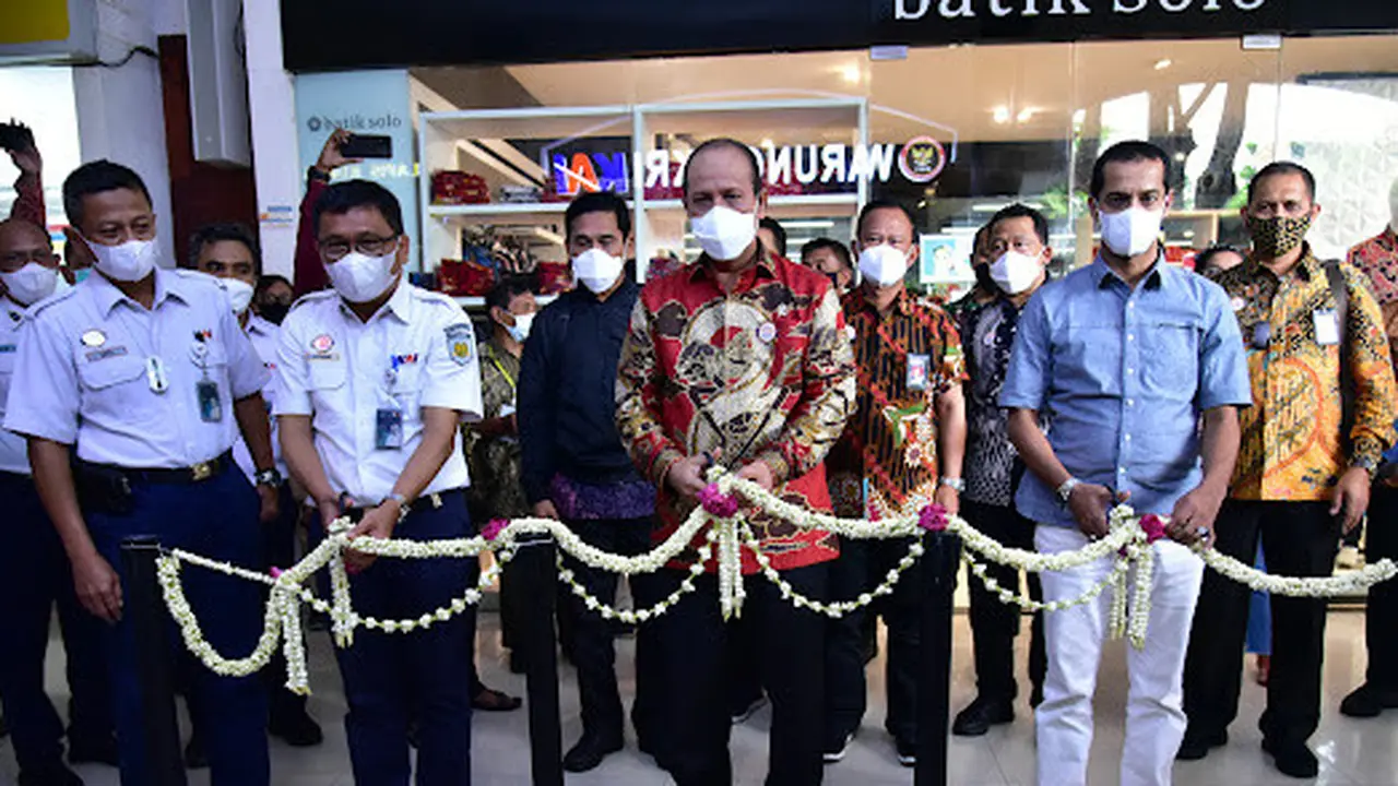 BNPT) dan PT KAI Persero bekerjasama mendirikan tempat dagang UMKM untuk mantan narapidana terorisme dengan nama Wadah Akur Rukun Usaha Nurani Gelorakan (Warung) NKRI