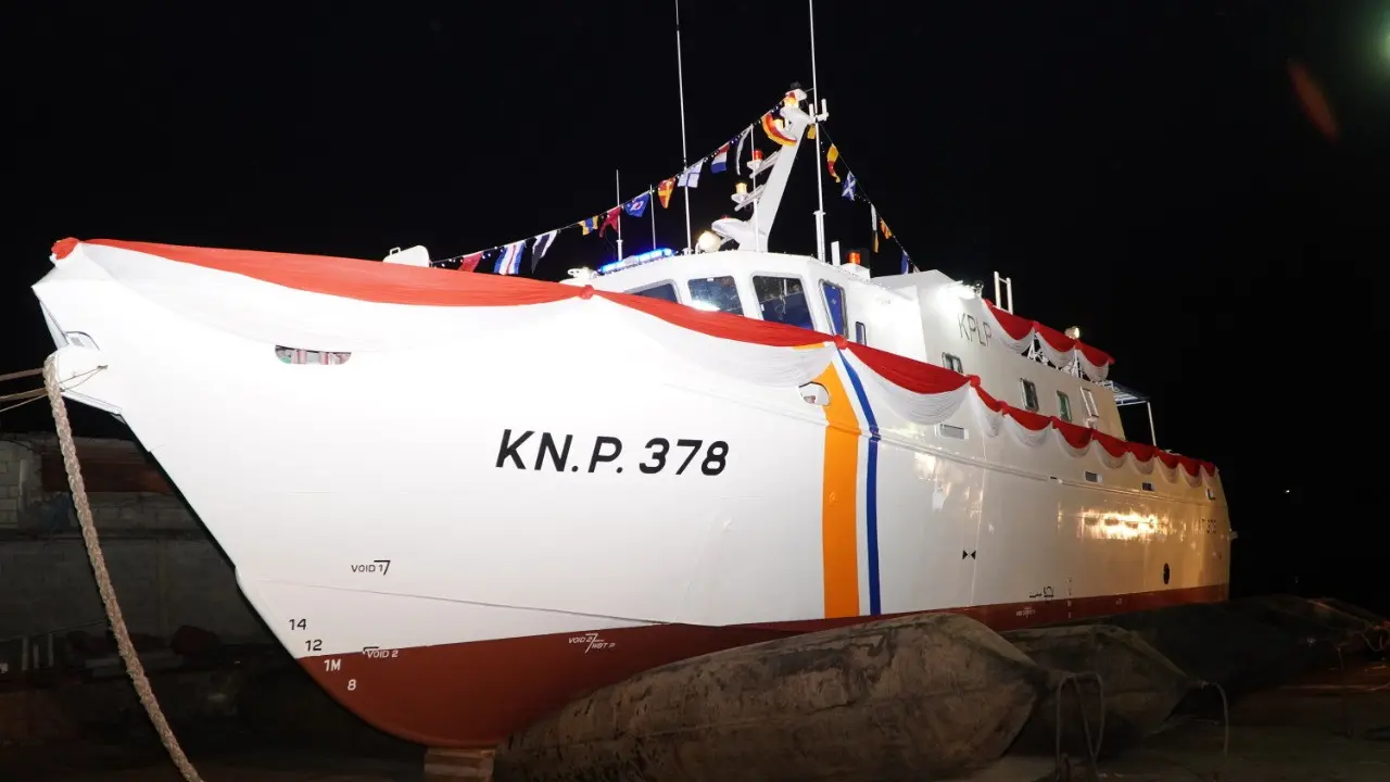 Kapal Patroli Kementerian Perhubungan (Kemenhub) Kelas III KNP.378 yang diproduksi oleh Galangan Kapal Dalam Negeri