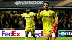 Gol pada menit-menit akhir yang dicetak Adrian Lopez sukses membawa Villarreal menang 1-0 atas Liverpool pada pertandingan leg pertama semifinal Liga Europa, di Stadion El Madrigal, Jumat (29/4/2016) dini hari WIB. (AFP/Biel Alino)