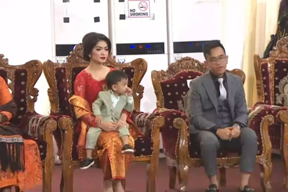 Cucu Presiden Jokowi, Jan Ethes