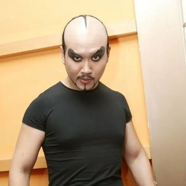 6 Potret Deddy Corbuzier di Awal Karier, Gaya Penampilan Lawasnya Ikonik