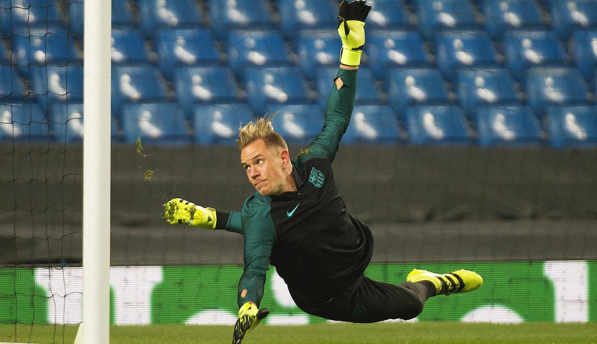 Sementara untuk posisi kiper terbaik pada Starting XI pekan ke-19 La Liga Spanyol dipegang oleh kiper FC Barcelona,  Marc-Andre ter Stegen. (EPA/Peter Powell)