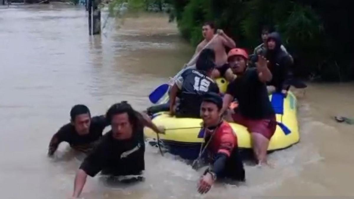 Banjir Bekasi, Satu Remaja Meninggal Dunia Usai Tenggelam di Area Lapangan Sepak Bola