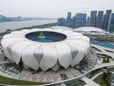Foto udara pada 1 April 2022 ini menunjukkan Stadion Pusat Olahraga Olimpiade Hangzhou, stadion utama Asian Games ke-19, di Hangzhou di provinsi Zhejiang timur China. Asian Games ke-19 Hangzhou 2022 rencananya digelar pada 10-25 September 2022. (STR / AFP)
