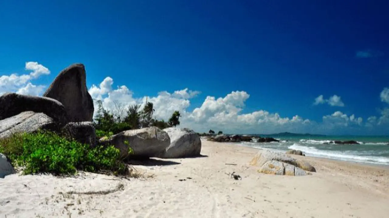 7 Pantai Cantik dari Pulau Bangka