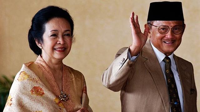 6 Potret Kebersamaan BJ Habibie dan Ainun, Dari Muda Hingga Akhir Hayat