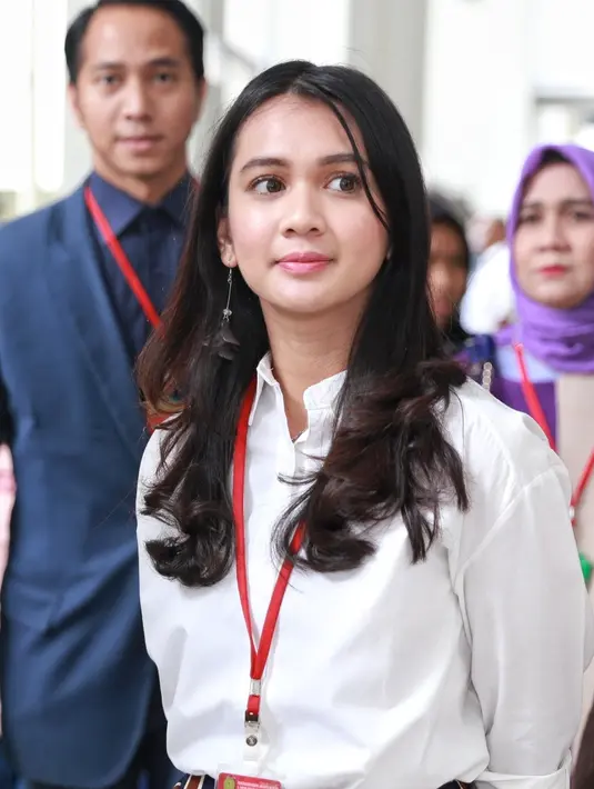 "Ya enggak ada sih (persiapan), kita kan kalau jadi saksi jujur sejujurnya aja, kan emang kejadian nyata jadi enggak ada yang dipersiapin atau gimana," ucap Dhea Annisa. (Adrian Putra/Bintang.com)