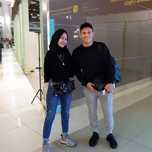 8 Potret Adiba Khanza Susul Egy Maulana ke Qatar Ini Curi Perhatian