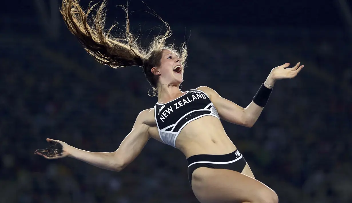 Pada final lompat galah Olimpiade Rio 2016  Eliza McCartney meraih medali perunggu untuk negaranya di Olimpic Stadium, Brasil, (20/8/2016). (REUTERS/Kai Pfaffenbach)