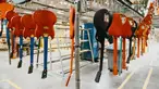 Gitar Gibson terlihat sedang diproduksi di Gibson USA Factory, Nashville, Tennessee, Amerika Serikat, Rabu (17/7/2019). Gibson kembali bangkit dari kebangkrutan setelah disuntik dana segar. (Jason Kempin/Getty Images/AFP)