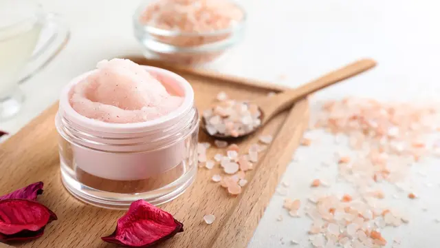 Sempat Viral di TikTok, Tren Body Care Ini Bikin Kulit Auto Glowing! Sudah Coba?