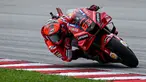 Pembalap Ducati Lenovo Francesco Bagnaia saat balapan MotoGP Malaysia 2022 di Sirkuit Internasional Sepang, Sepang, Malaysia, Minggu (23/10/2022). Francesco Bagnaia sukses menjadi juara MotoGP Malaysia 2022 disusul Enea Bastianini dan Fabio Quartararo. (MOHD RASFAN/AFP)