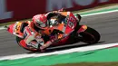 Pebalap Repsol Honda, Marc Marquez, saat beraksi pada MotoGP Belanda di Sirkuit Assen, Belanda, Minggu (30/6/2019). Vinales sukses menjadi juara dengan catatan waktu 40 menit 55,415 detik. (AP//Peter Dejong)