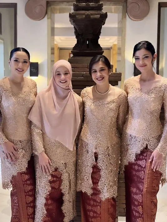 8 Pesona Para Bridesmaid Di Pernikahan Enzy Storia Dari Jessica Mila Hingga Natasha Rizky 2834