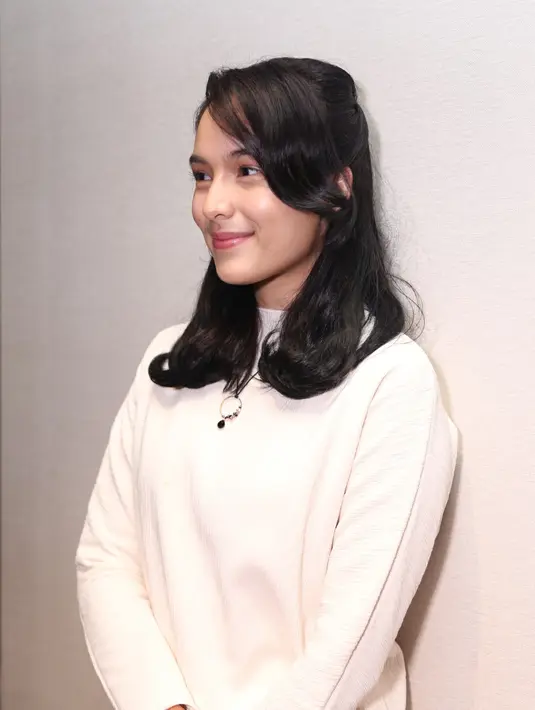 Bukan tanpa alasan, keraguan Chelsea muncul di awal proses produksi lantaran beratnya beban latihan yang harus ia perankan. Tak hanya itu, Chelsea sempat mengeluh ketika dirinya memegang busur yang bebannya sangat berat. (Andy Masela/Bintang.com)