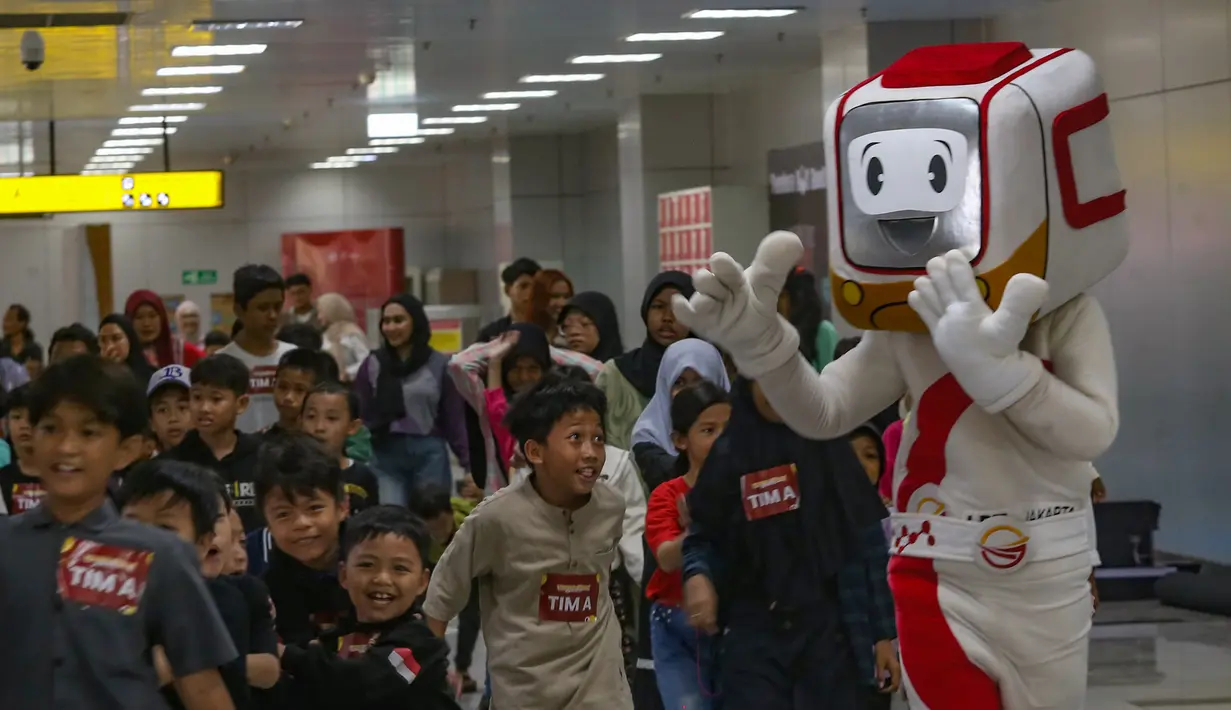 Sebanyak 200 anak siswa Sekolah Dasar (SD) menghadiri acara Warna-warni LRT Jakarta 2024. (merdeka.com/Arie Basuki)