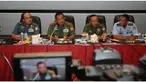 Panglima TNI Jenderal TNI Gatot Nurmantyo enggan mengomentari sikap Kepala Staf Angkatan Udara (KSAU) Marsekal Agus Supriatna yang mengaku menyurati pemerintah karena permasalahan seragam. Surat tersebut terkait miripnya warna dan desain seragam pegawai K