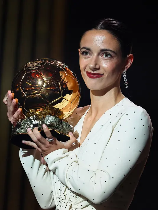 Sepanjang musim ini, Aitana Bonmati mencetak rekor terbaik dalam kariernya, yaitu mencetak 19 gol di empat kompetisi. (FRANCK FIFE/AFP)