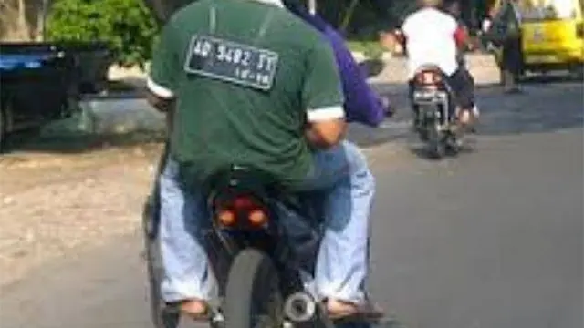 7 Tingkah Bapak-Bapak Hilangkan Jenuh Sukes Bikin Ngakak Sekaligus Tepuk Jidat