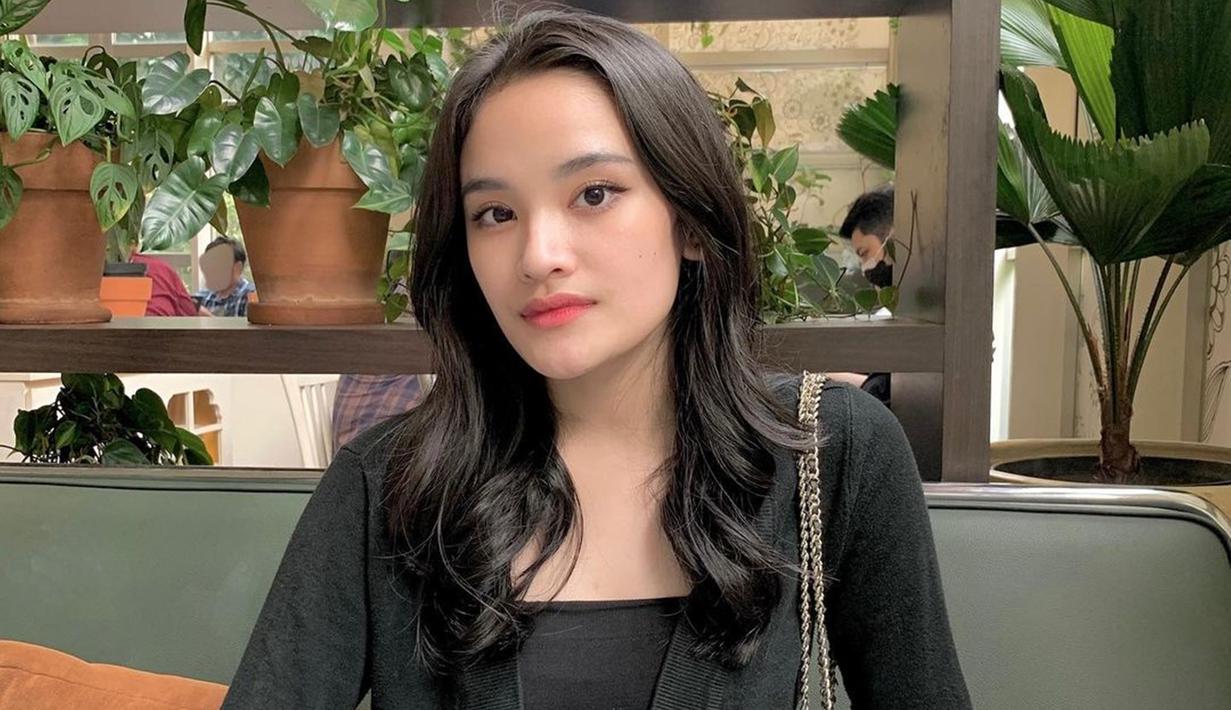 Ashel JKT48 menjadi salah satu member yang memiliki banyak followers di Instagram. Saat ini Ashel memiliki 146 ribu followers. Gaya penampilannya pakai outfit serba hitam kian menyempurnakan kecantikan Ashel. Tak heran foto ini banjir like dan komentar dari netizen. (Liputan6.com/IG/@jkt48.ashel)