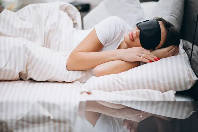 Ilustrasi tidur dengan penutup mata. Photo by Freepik