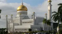 Potret Masjid Sultan Omar Ali Saifuddien, Brunei. (Mx. Granger via Wikimedia Commons)