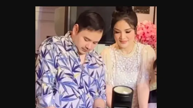 Penyanyi Nindy Ayunda bersama kekasihnya Dito Mahendra.