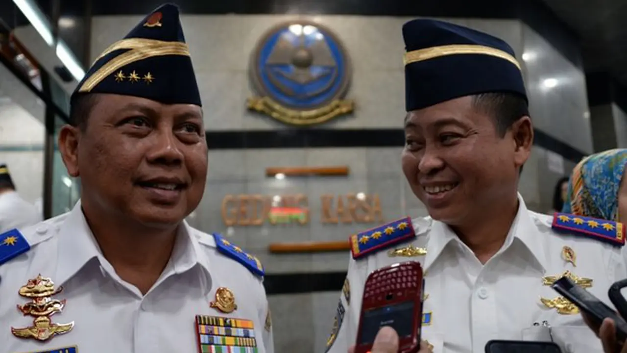 Menteri Perhubungan Ignasius Jonan melantik Pudji Hartanto Iskandar sebagai Dirjen Perhubungan Darat. (Foto: Dok Kapuskom Kemenhub)