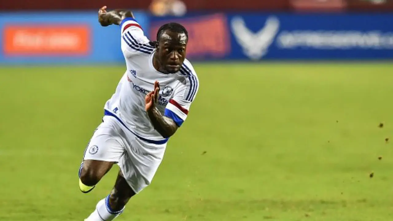 Bek sayap Chelsea asal Nigeria, Victor Moses. 