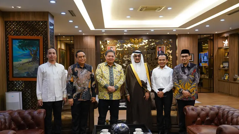 Menteri Koordinator Bidang Perekonomian Airlangga Hartarto bertemu dengan Duta Besar Arab Saudi untuk Republik Indonesia Faisal bin Abdullah Al-Amudi. (Dok Kemenko Perekonomian)