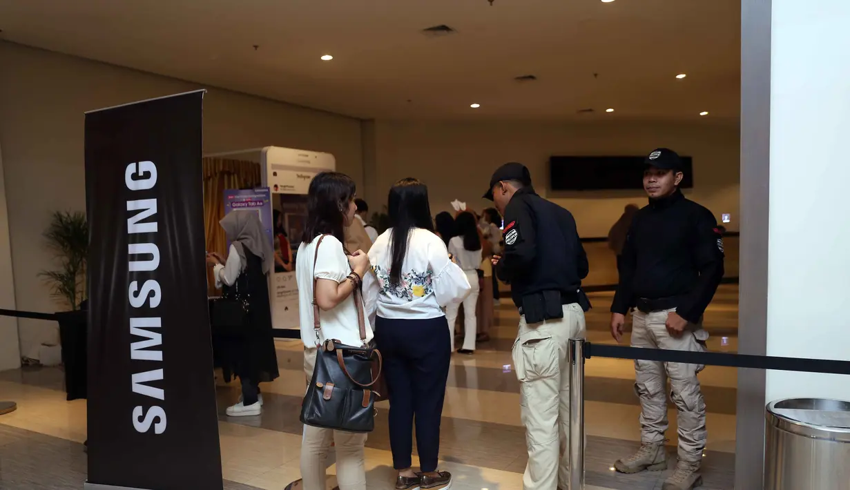 Acara yang berlokasi di The Kasablanka Kota Kasablanka, Jakarta Selatan, Sabtu (20/5/2017) tentunya akan menjadi momen bersejarah bagi masyarakat yang menyaksikan kehadiran idolanya dengan melakukan berbagai hal. (Nurwahyunan/Bintang.com)