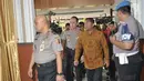 Kapolda Metro Jaya Irjen M Iriawan menjenguk empat polisi korban bom Kampung Melayu di Rumah Sakit Polri, Kamis (25/5). Kedatangan Kapolda itu sekaligus sebagai pengecekan pengamanan di RS jelang kedatangan Presiden Jokowi.  (Liputan6.com/Helmi Afandi)