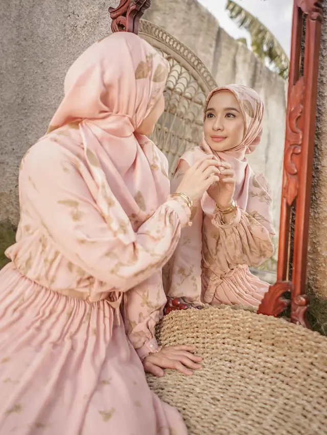 Gaya hijab Laudya Cynthia Bella