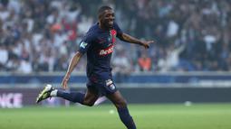 Gol kemenangan PSG dicetak oleh Ousmane Dembele dan Fabian Ruiz. (FRANCK FIFE / AFP)