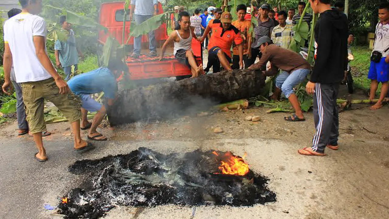 Banyak Memakan Korban Ibu Hamil, Jalan Pekanbaru-Kampar Diblokir