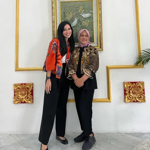 Model Baju Batik Loemongga Haoemasan, Jadi Inspirasi Gaya Formal dan Elegan Istri Menteri