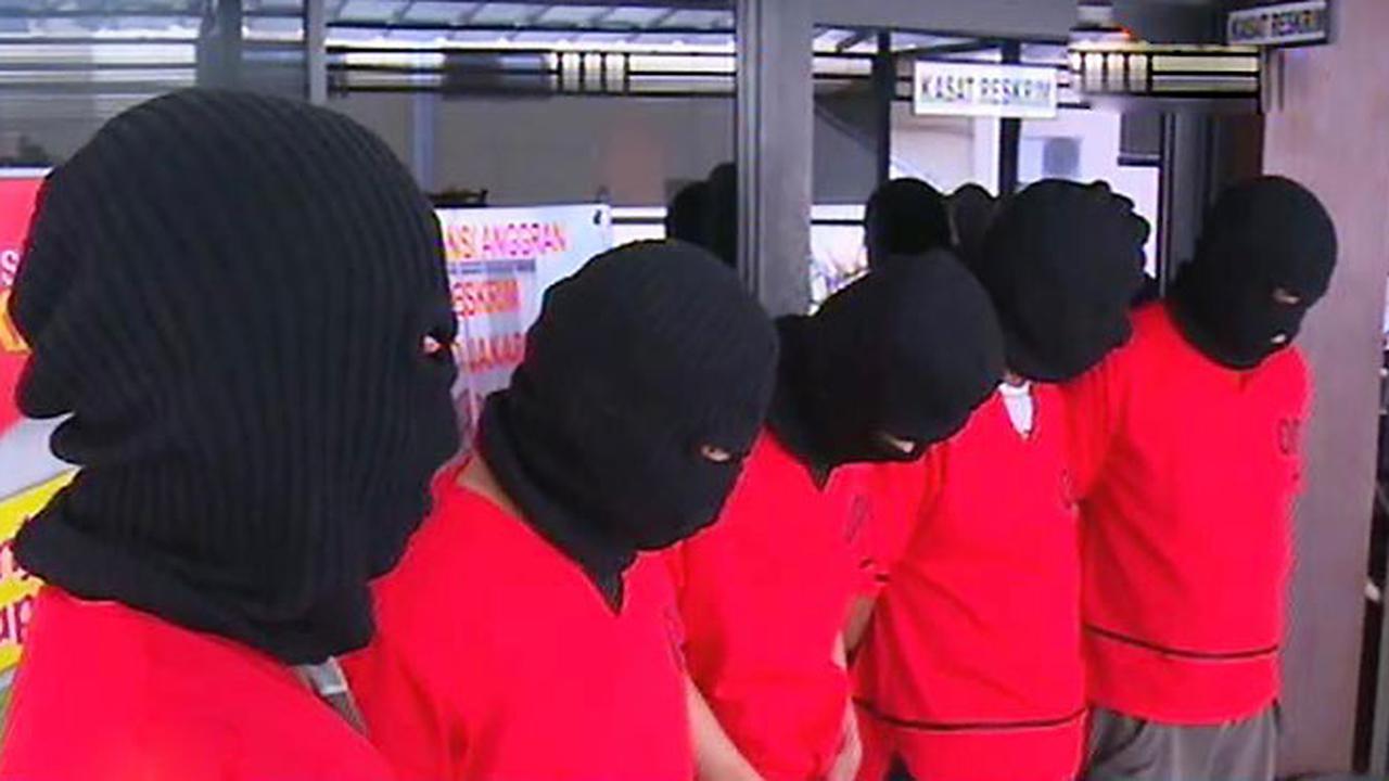 (Lip6 Siang) Zam-Palsu