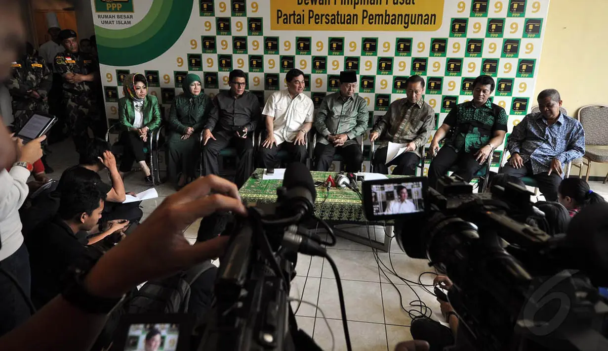 Suasana jumpa pers usai acara halal bihalal calon kepengurusan partai yang baru di DPP PPP, Jakarta, Minggu (9/11/2014). (Liputan6.com/Miftahul Hayat)