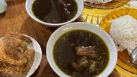 12 Rekomendasi Tempat Makan Rawon di Malang 2025, Yuk Cicipi Kelezatannya