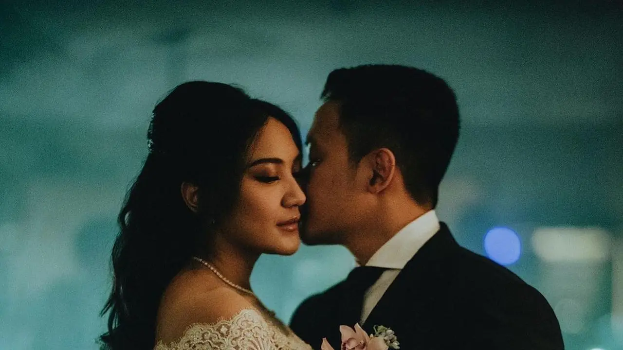 Gaun Pengantin Putri Tanjung