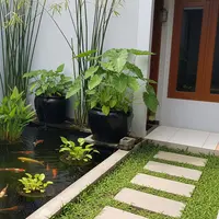 Kolam Sudut dengan Pemanfaatan Pot Tanaman Besar/ AI