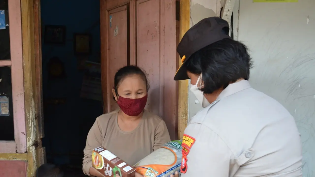 Polres Metro Bekasi Kota Beri Bantuan.
