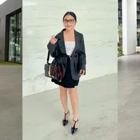 OOTD ngantor ala Prilly Latuconsina bisa jadi inspirasi buat kamu, budak korporat bertubuh petit [@prillylatuconsina96]