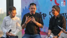Ketua Komite Indonesia Rising Andi Sadha (tengah) memberi keterangan pers Indonesia Creative Incorporated (ICINC) di Jakarta, Kamis (11/07/2019). Badan Ekonomi Kreatif (Bekraf) akan memberangkatkan 5 pemenang seleksi ICINC ke Los Angeles dalam Head in the Clouds Festival. (Liputan6.com/Fery Pradolo)